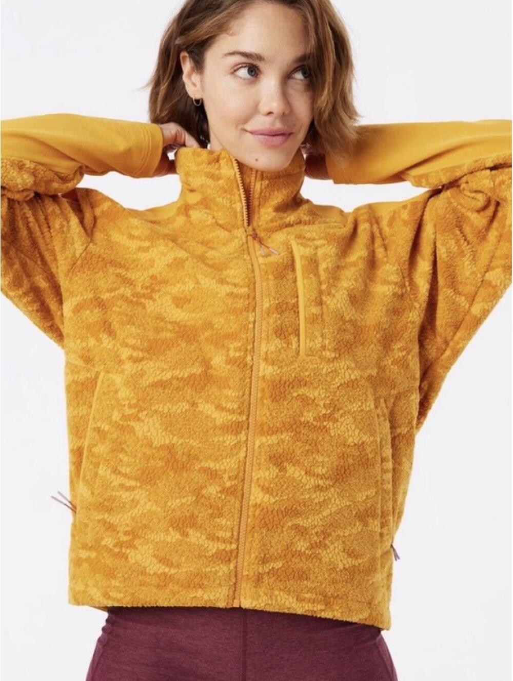 Outdoor Voices PrimoFleece Retro Full-Zip in Marigold Gorpcore Camo Size XS.